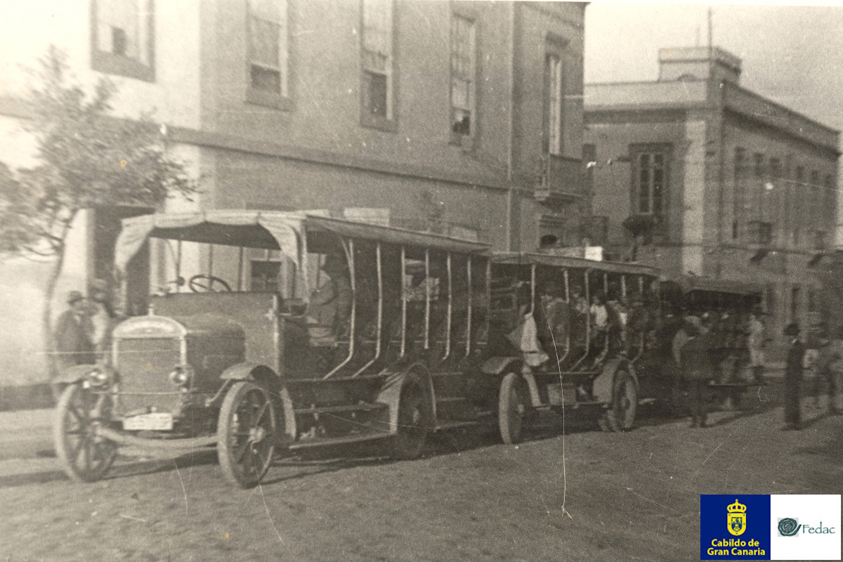 Autobusy 1915